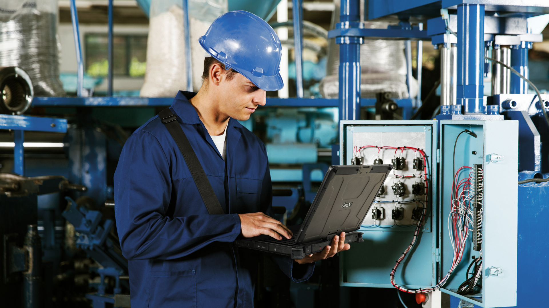 A rugged mobile computing solution allows your team to get swift assistance. 