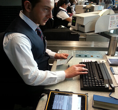 Getac Tablet am Flughafen