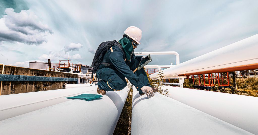 worker inspecting pipes using Getac rugged tablet