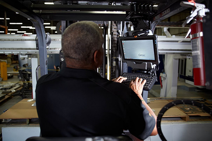 What is the difference between warehouse and supply chain inventory management?