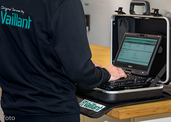 1000675Vaillant-Systemkoffer-fuer-das-leistungsstarke-V110-Convertible-Notebook-scaled-1