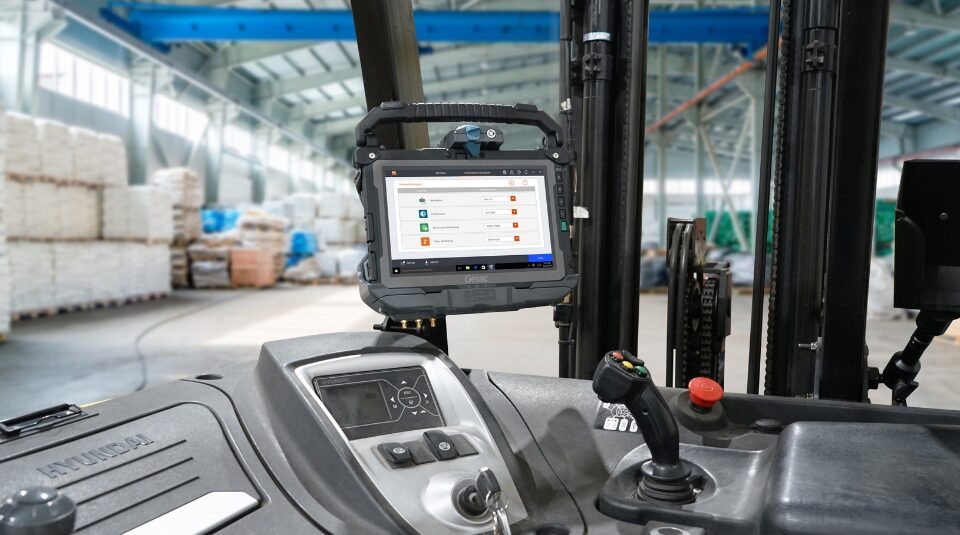 A rugged device and mounting solution that can withstand the harsh environment of a warehouse or manufacturing plant are essential to incorporating digital solutions to realise the efficiency and safety gains from optimised material handling.