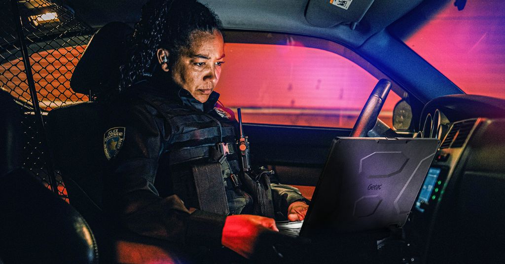 police officer looking at the screen of a rugged laptop (Getac S510)