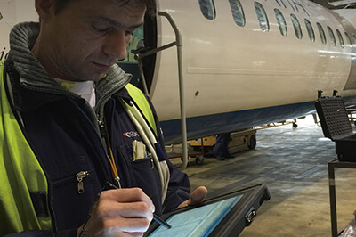 Optimierung der Flugzeugwartung durch robustes Tablet